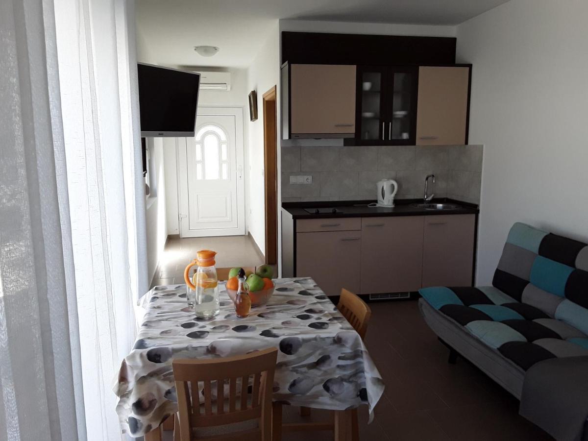 Zaton Apartmani M. Ilesh Dış mekan fotoğraf