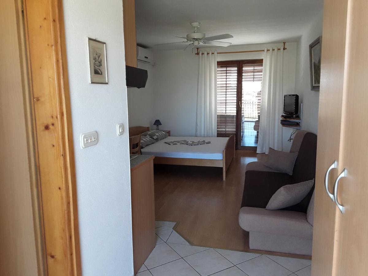 Zaton Apartmani M. Ilesh Dış mekan fotoğraf