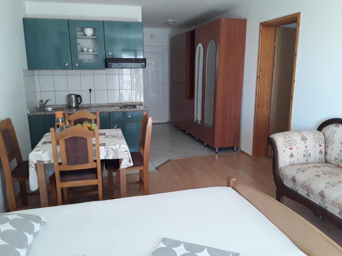 Zaton Apartmani M. Ilesh Dış mekan fotoğraf