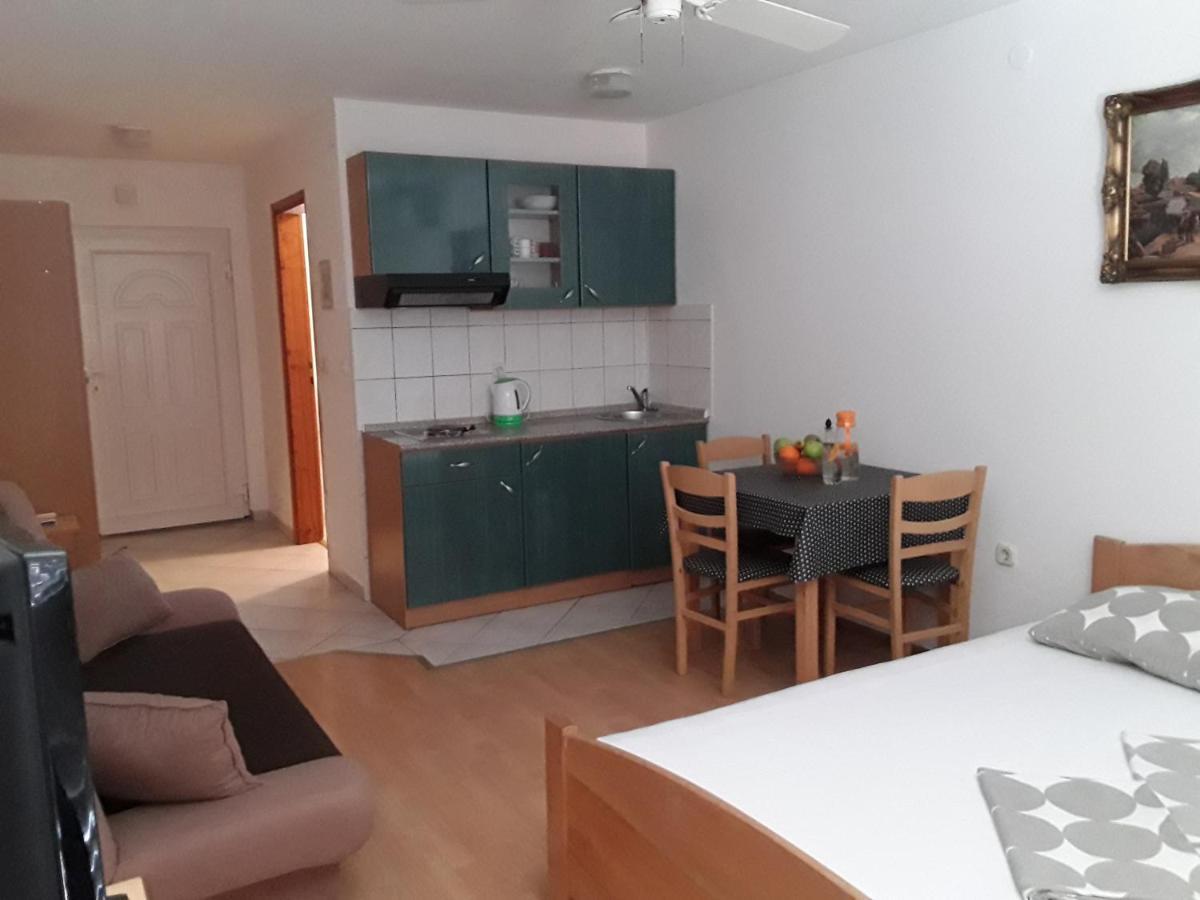 Zaton Apartmani M. Ilesh Dış mekan fotoğraf