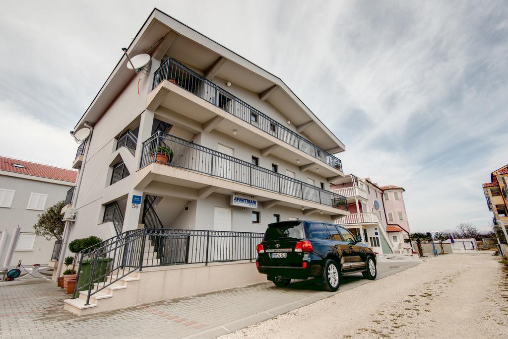 Zaton Apartmani M. Ilesh Dış mekan fotoğraf