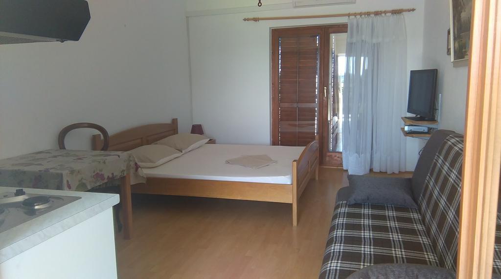 Zaton Apartmani M. Ilesh Dış mekan fotoğraf